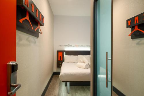 easyHotel Milton Keynes - image 4