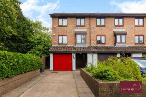 Isleworth - 4 Bed Modern House