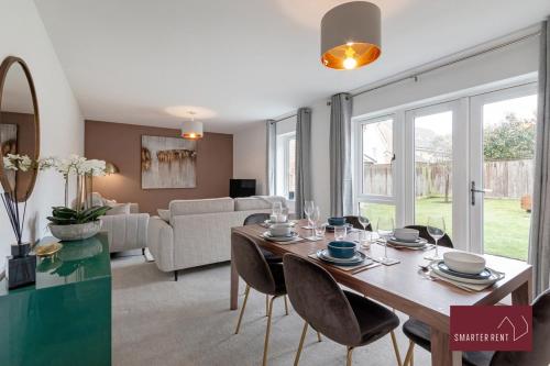 Létesítmények, Bracknell - 4 Bedroom House - With Driveway, Garden & Garage in Harmans Water