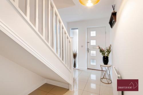 Létesítmények, Bracknell - 4 Bedroom House - With Driveway, Garden & Garage in Harmans Water