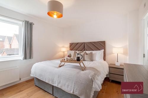 Bracknell - 4 Bedroom House - With Driveway, Garden & Garage