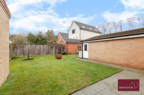 Létesítmények, Bracknell - 4 Bedroom House - With Driveway, Garden & Garage in Harmans Water