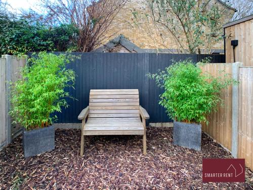 Knaphill - 2 Bedroom Terrace House - With Garden