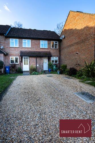 Bracknell - 2 Bedroom Home With Parking & Garden