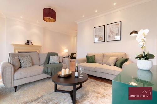 Richmond - 5 Bedroom Townhouse with Parking & Garden, London