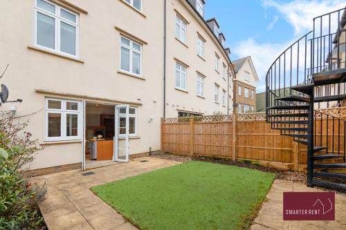 Richmond - 5 Bedroom Townhouse with Parking & Garden