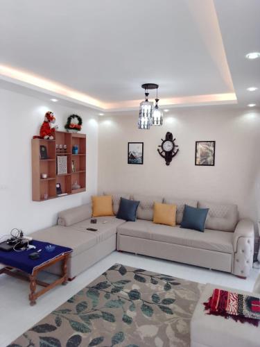 شقة بمدينتى