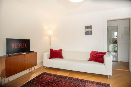 Spacious apartment next to park with free BaselCard, Basel (photo 3)