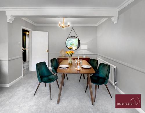 บริการและสิ่งอำนวยความสะดวก, Maidenhead- 3 Bedroom House With Garden in เมดเด็นเฮด