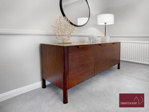 บริการและสิ่งอำนวยความสะดวก, Maidenhead- 3 Bedroom House With Garden in เมดเด็นเฮด