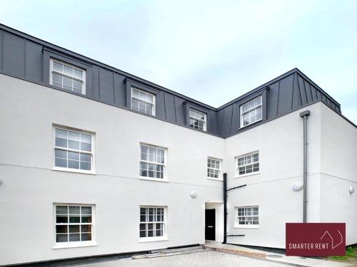 Picture of Eton, Windsor - 1 Bedroom Ground Floor Apartment - With Parking