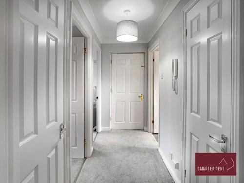 Maidenhead - Gated Parking Balcony in เมดเด็นเฮด