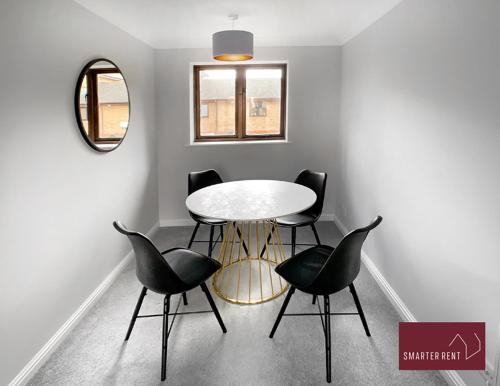 Maidenhead - Gated Parking Balcony in เมดเด็นเฮด