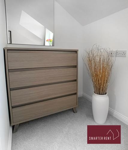 Létesítmények, Bracknell - 2 Bedroom Home With Garden & Parking in Crown Wood