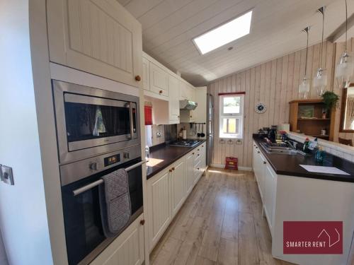 Milford on Sea - 4 Bedroom Lodge in Shorefield Country Park