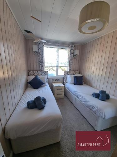 Milford on Sea - 4 Bedroom Lodge in Shorefield Country Park