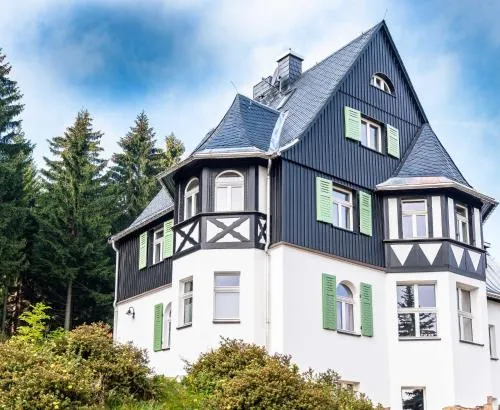 Ahornallee in Kurort Bärenburg, Deutschland