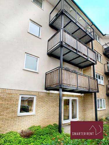Hitchin - 1 Bedroom Flat - Parking