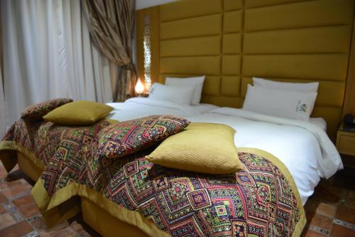 Twin Room image 8