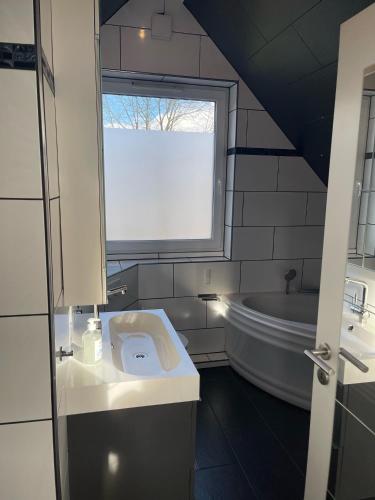 InselSuites FinkenNest Airbus Finkenkwerder 125 m2 Kamin Whirpool