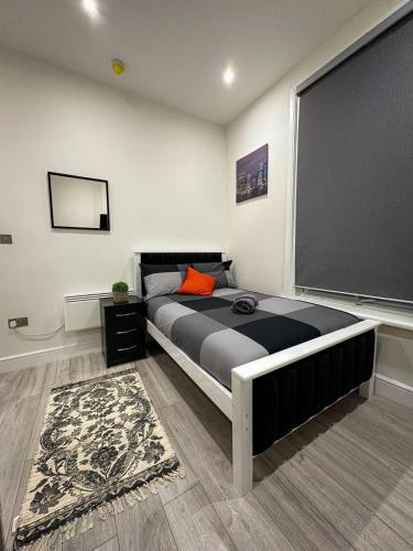 Studio - Sleeps 2 - next to Ealing Broadway