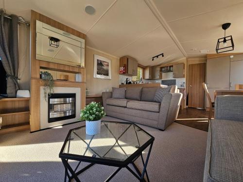 Beautiful caravan near Edinburgh nr 14