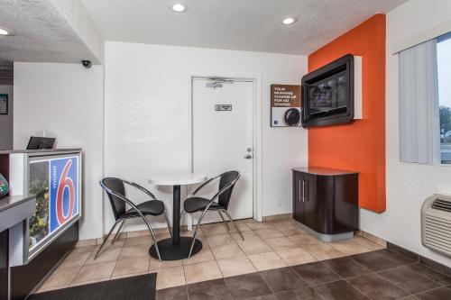 לובי, Motel 6 Vacaville, CA in ואקויל(סי אי)