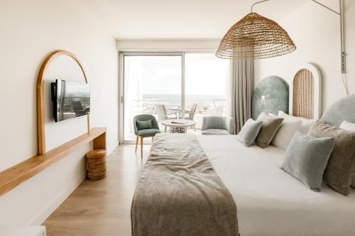 Deluxe Double Room with Balcony and Sea View