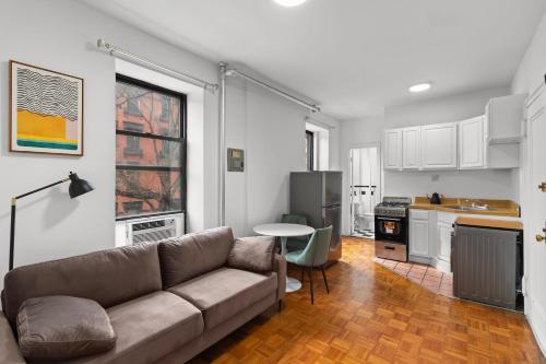 89-3FS Newly Furnished 2br 1bath UES, New York (photo 2)