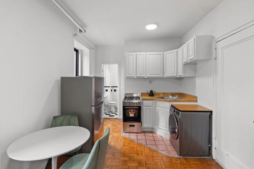 89-3FS Newly Furnished 2br 1bath UES, New York (photo 4)
