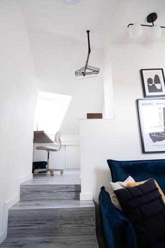 Artsy Roof Top Apartment in city centre, Прага (фото 9)