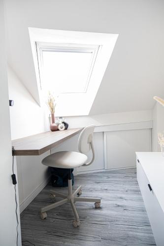 Artsy Roof Top Apartment in city centre, Прага (фото 10)