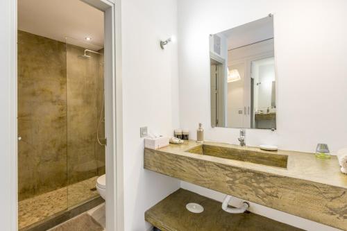 Deluxe Apartment image 2