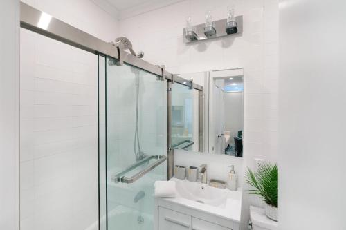 444-4F Newly renovated 1BR in Midtown West - image 13