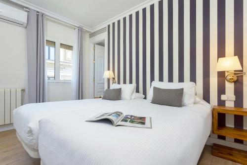 One-Bedroom Apartment with Terrace image 5