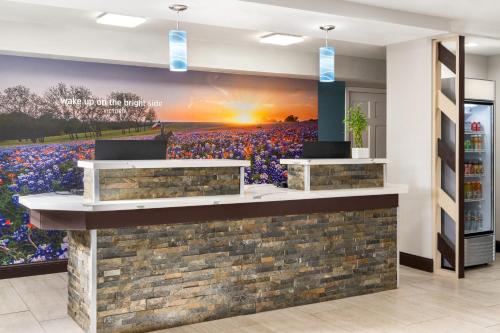 ล็อบบี้, ลา ควินตา อินน์ บาย วินด์แฮม วิกตอเรีย (La Quinta Inn by Wyndham Victoria) in วิกตอเรีย (TX)