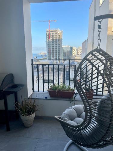 Spacious seaview Sliema Apt, steps from Valletta Ferry - Tap to explore photos