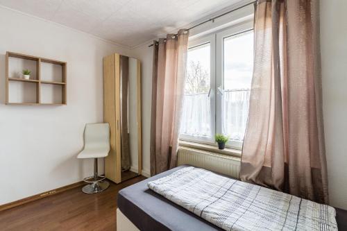 Zweibettzimmer in Bitterfeld-Wolfen, Haus mit Gemeinschaftsküche und -Bad für Monteure