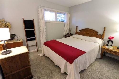 Serene+Waterfront w Private 3 Bedrooms+Bunkroom photo 1