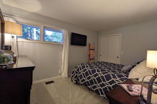 Serene+Waterfront w Private 3 Bedrooms+Bunkroom photo 2