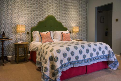 Crown Hotel 2