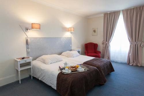 2 twin beds