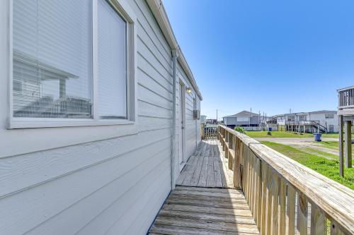 Texas Stilt House Walk to Surfside Beach!