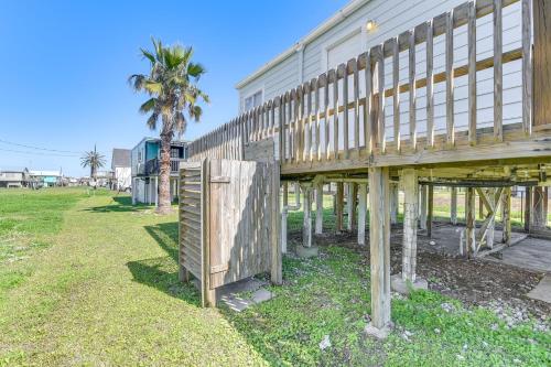 Texas Stilt House Walk to Surfside Beach!