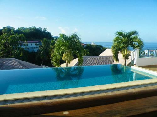 Maison de 2 chambres avec vue sur la mer piscine partagee et jardin clos a Fort de France