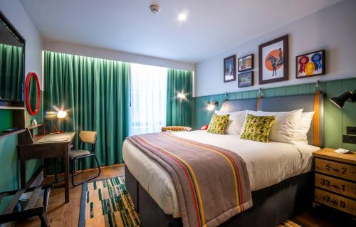 King Room image 10