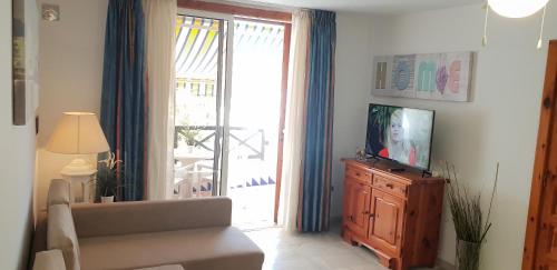 Beachfront apartment No 3 with fantastic sea-view, heated pool, close to the sea