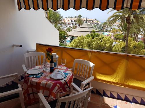 Beachfront apartment No 3 with fantastic sea-view, heated pool, close to the sea