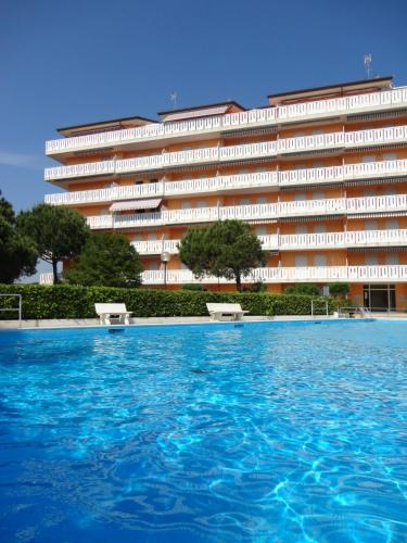 Modern flat with pool view balcony, Порто-Санта-Маргерита-ди-Каорле (фото 10)