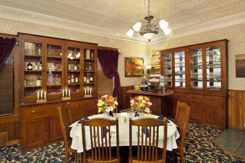 The Historic Elk Mountain Hotel - image 4